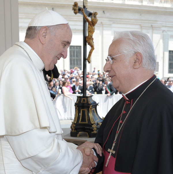 Papa-Francesco-e-Vescovo-Cantafora.jpg