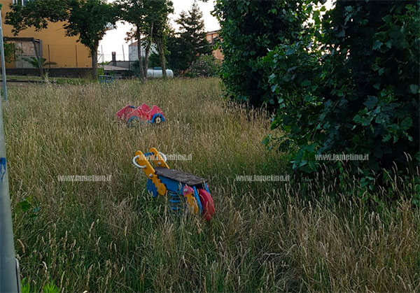 Lamezia, incuria e abbandono al parco di Fronti