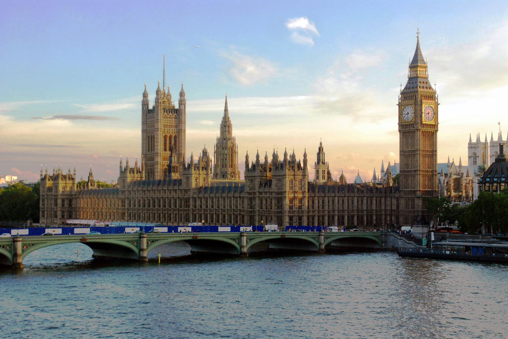 Vince la Brexit al referendum, Gran Bretagna fuori dall'Ue. Cameron si dimette