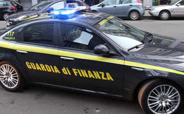 Prestazioni sessuali in cambio di esito positivo a concorso, indagati segretario e dipendente del comune di Tortora