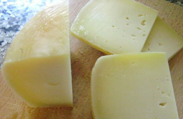 Falso pecorino crotonese prodotto in Sardegna, due indagati
