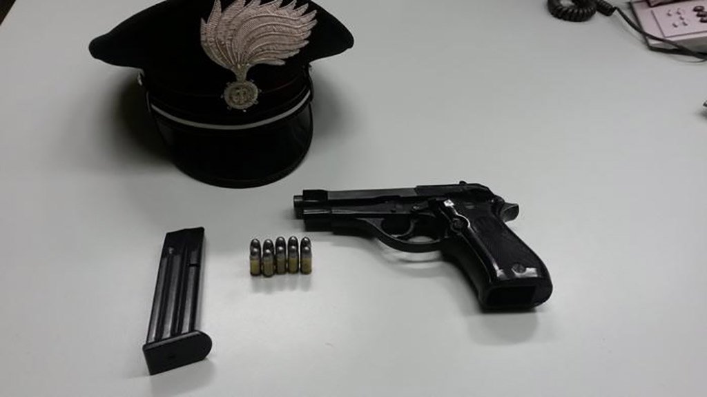 Trovati con pistola e munizioni, arrestata coppia di pensionati