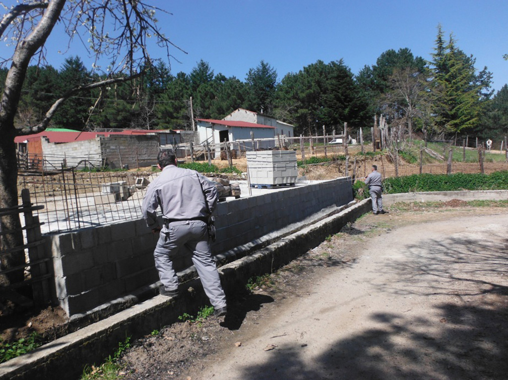 Sequestrato fabbricato in costruzione abusivo a Petilia Policastro