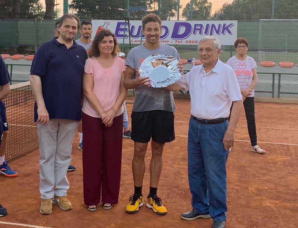 Il lametino Pileggi si aggiudica il trofeo di tennis “Memorial De Masi” 2019