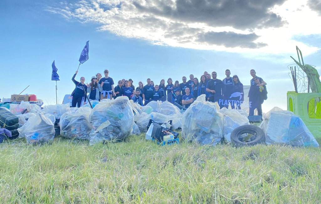 Plastic-Free-foto-di-gruppo2_22f65.jpg