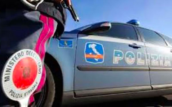Polizia Stradale Calabria, controllati 450 veicoli pesanti e 30 autobus: 167 le sanzioni