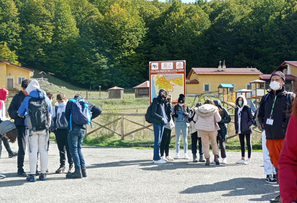Lamezia, studenti del liceo "Fiorentino" a scuola di Trekking e Orienteering sul Pollino