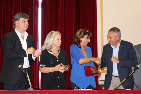 Calabria: Al Teatro “Rendano” presentato libro “Criada” della scrittrice Annalisa Martino