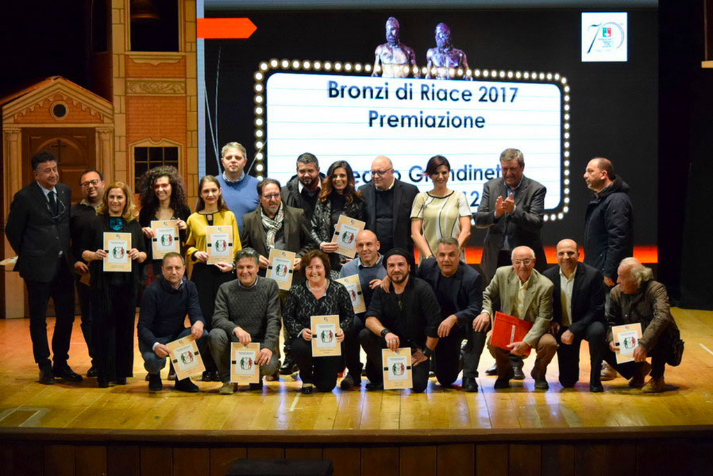 Vacantiandu, premio regionale "Bronzi di Riace" al teatro Grandinetti: consegnati riconoscimenti alle compagnie calabresi