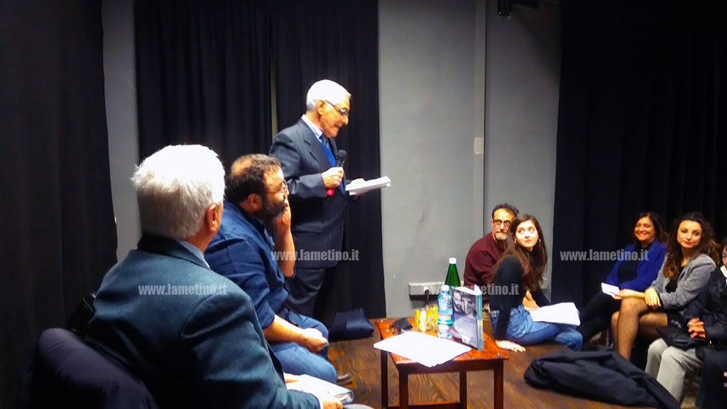 Lamezia, presentato “Non fate come me” del regista Massimiliano Bruno: “Nel libro una riflessione sul cambiamento, la morte, la ribellione”