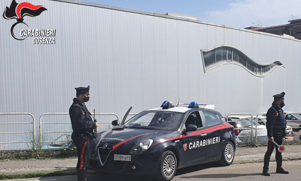 Appicca roghi lungo la strada, arrestato a Carolei