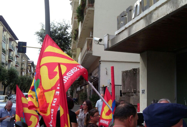 Usb: presidi in Calabria sotto le sedi Inps dei lavoratori Lsu-Lpu
