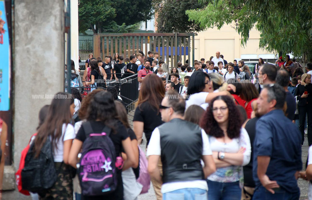 Primo-giorno-di-scuola-14092023-lamezia9-77e3dbe2507b_67f1c.jpg