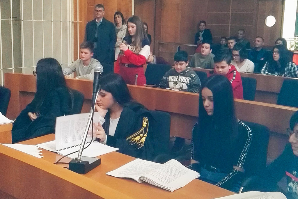 Lamezia, progetto Ciak: gli alunni del Manzoni-Augruso al tribunale per simulare fasi processo