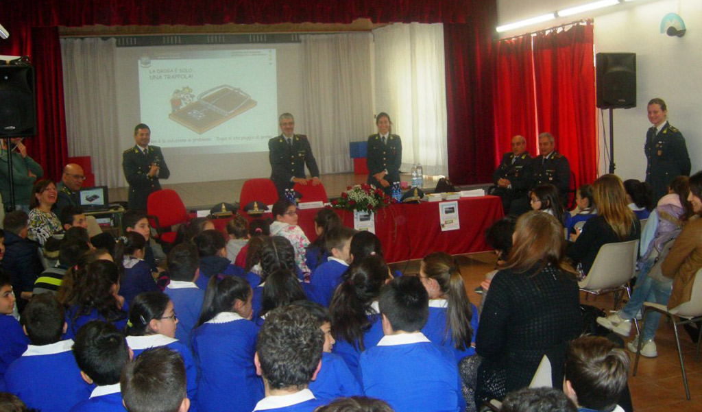 “Educazione alla legalità economica”, continua progetto della Guardia di Finanza nelle scuole