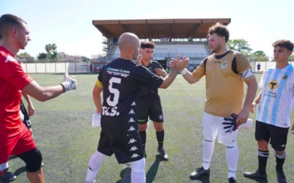 Promosport-e-Caraffa-davanti-allarbitro_45689.jpg