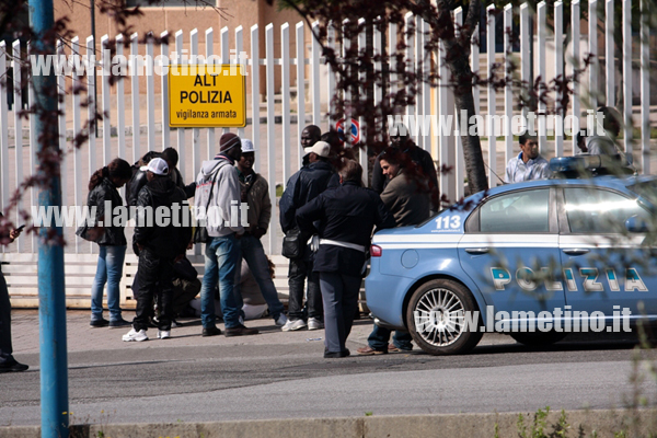 Protesta-immigrati-commissariato-marzo-2013.jpg