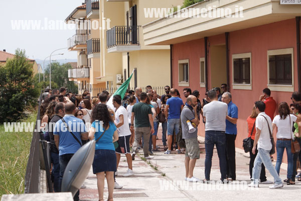 Protesta-lavoratori-infocontact-sede-Pd2.jpg