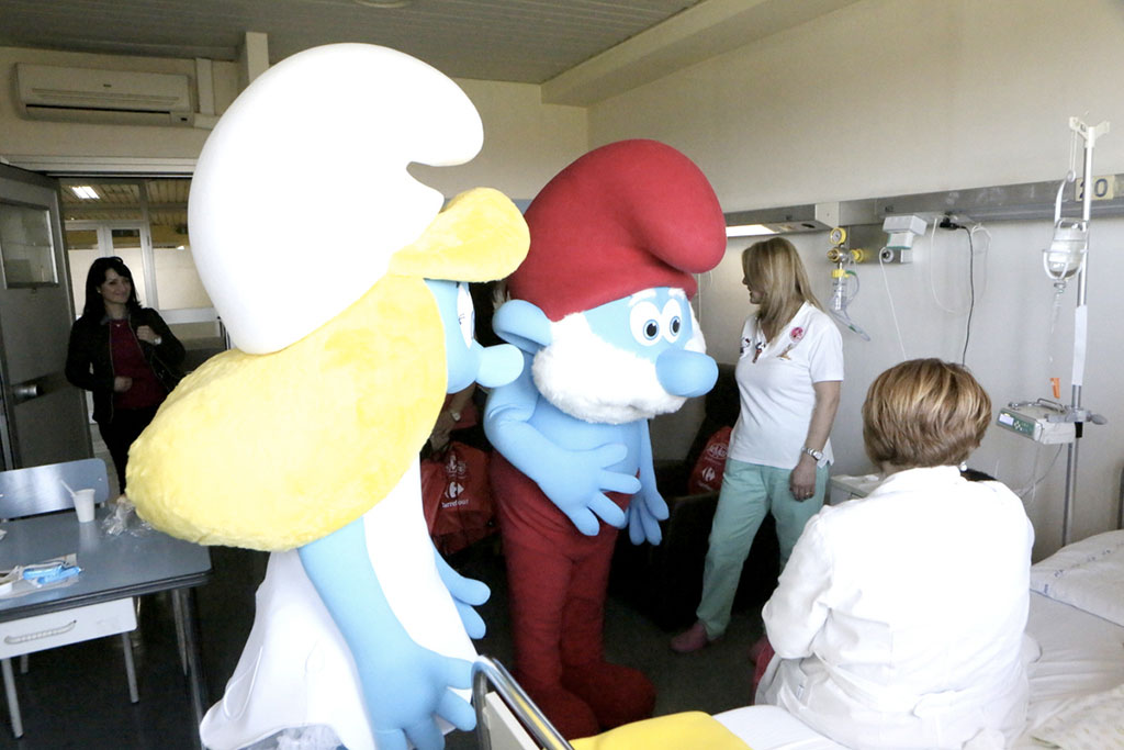 Lamezia, la visita dei Puffi ai piccoli pazienti dell’ospedale