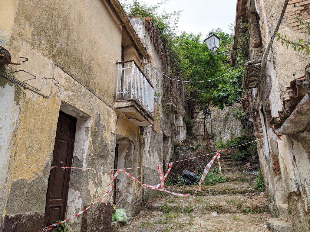 Lamezia, “Dorian - la cultura rende giovani” ripulisce la zona della Virdisca