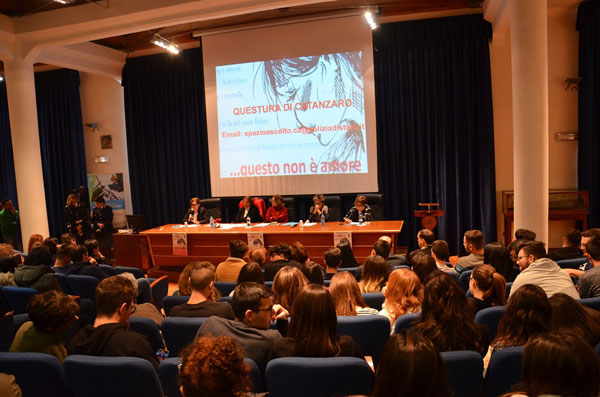 “Questo non è amore”, convegno della Questura di Catanzaro contro la violenza sulle donne