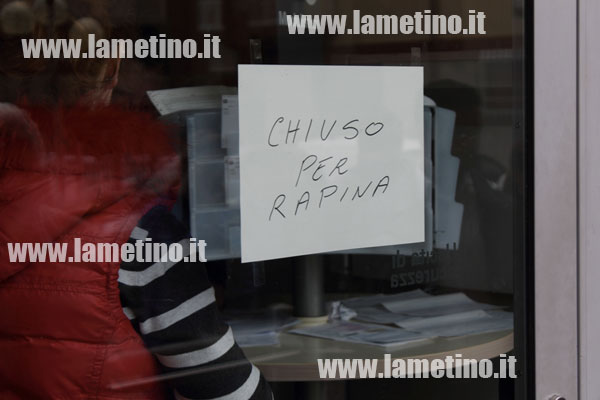 Rapina-posta-via-Aldo-Moro2.jpg