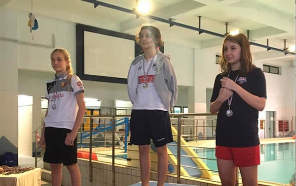 Nuoto, 12 medaglie per la Rari Nantes Lamezia ai campionati regionali indoor esordienti di Reggio Calabria