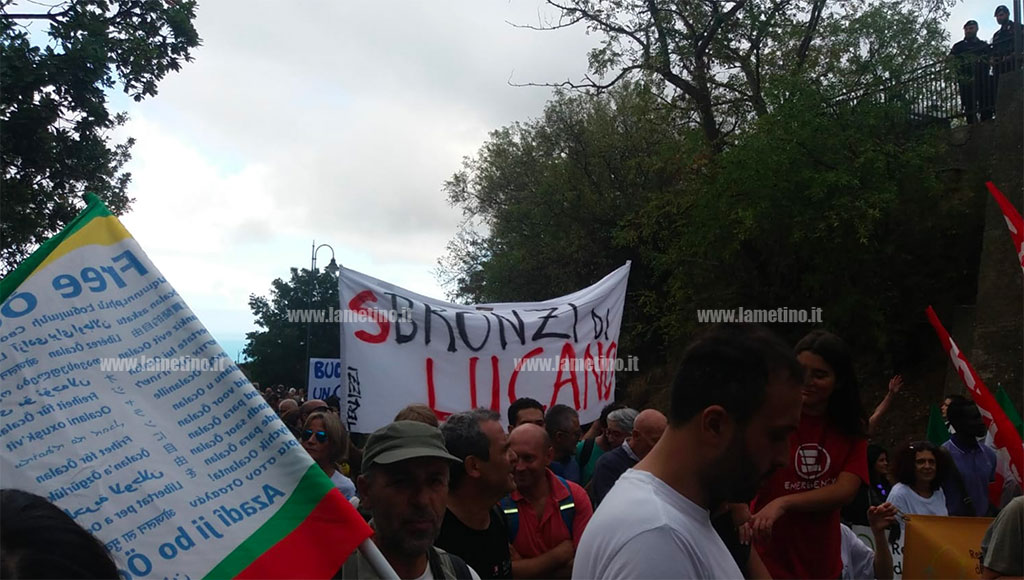 Riace_manifestazione_6ottobre2018_6.jpg