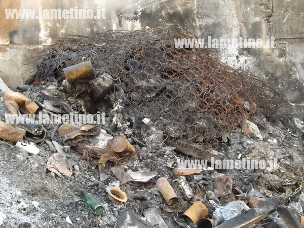 Lamezia: Rifiuti in strada in località bosco Amatello