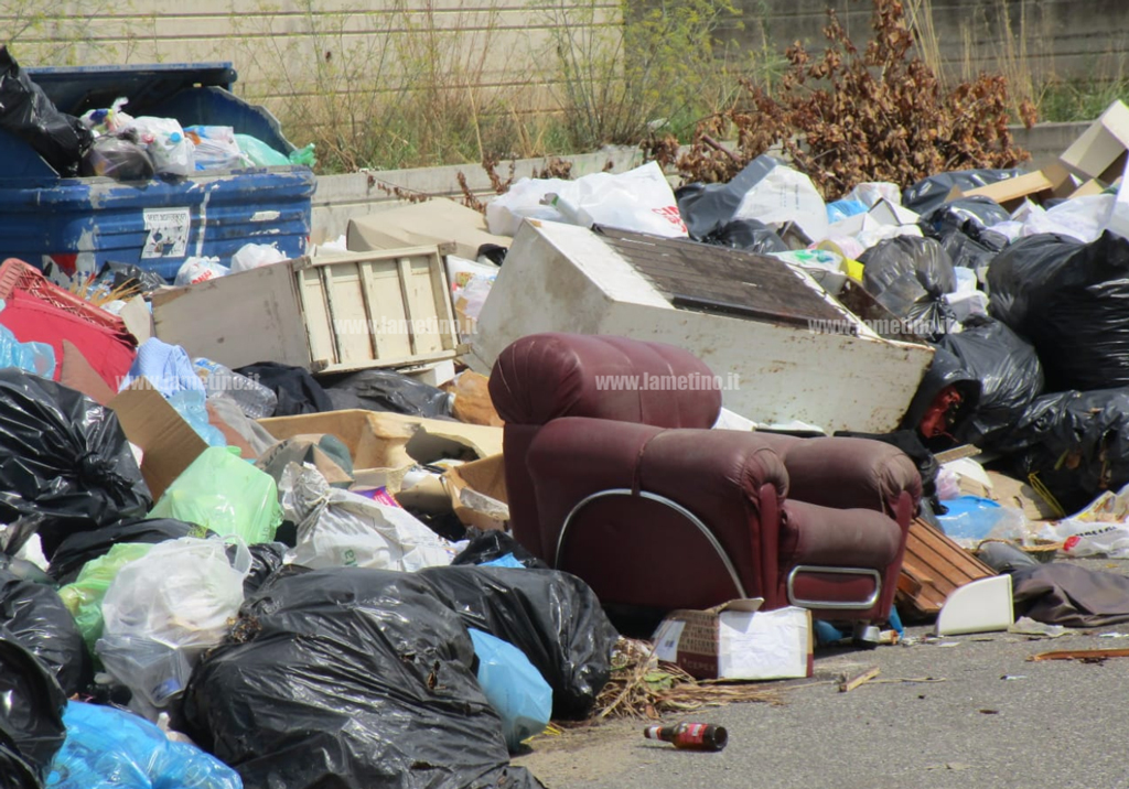 Rifiuti-lamezia-9-settemrbe-20195.jpg