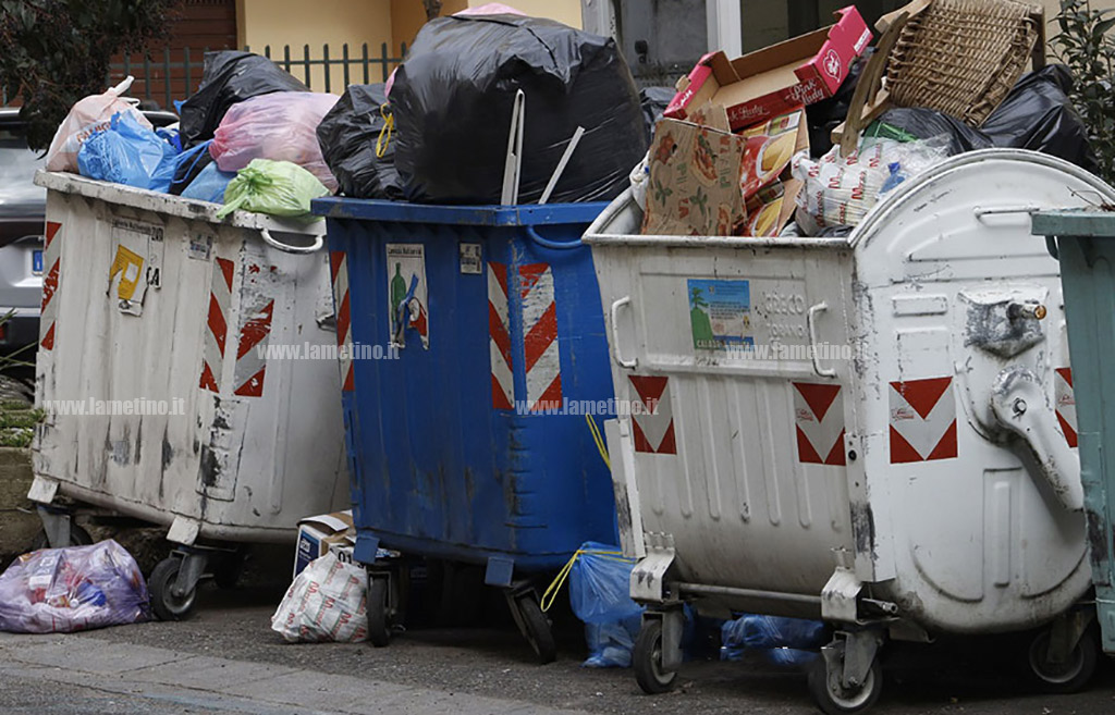 Lamezia, Multiservizi e Comune su emergenza rifiuti: “Occorre rispettare le regole, serve collaborazione dei cittadini”