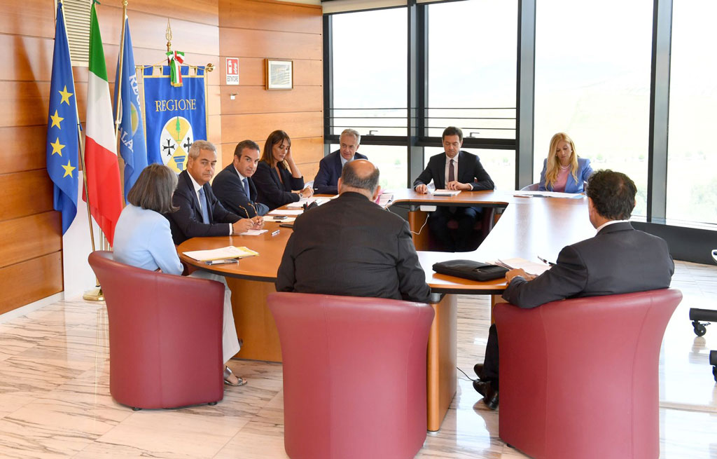 Riunione-Giunta_1f970.jpg