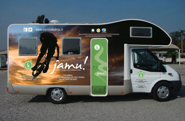 Roadshow sulla Calabria naturalistica, il camper della Regione a Berlino e Napoli