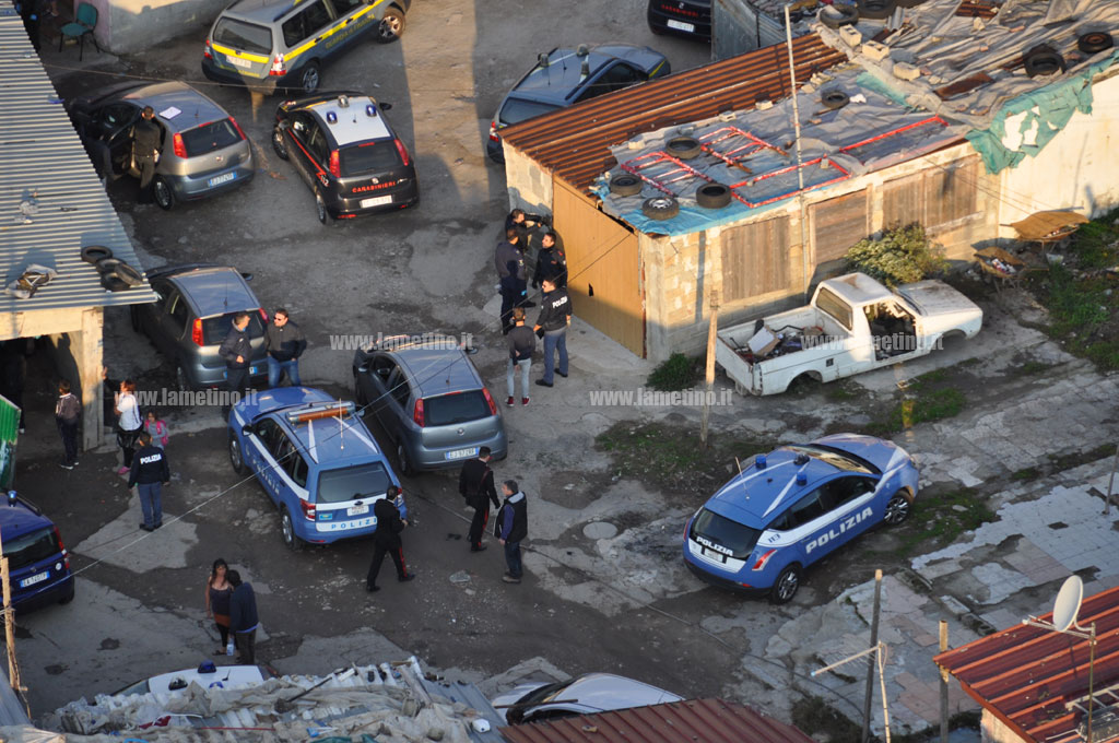 Lamezia, operazione a Scordovillo: “diffidare i gommisti a dare copertoni usati ai nomadi” - VIDEO