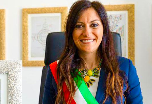 Intimidazione a sindaco San Giovanni in Fiore: "Accerchiata da ex percettori reddito di cittadinanza" - Reazioni