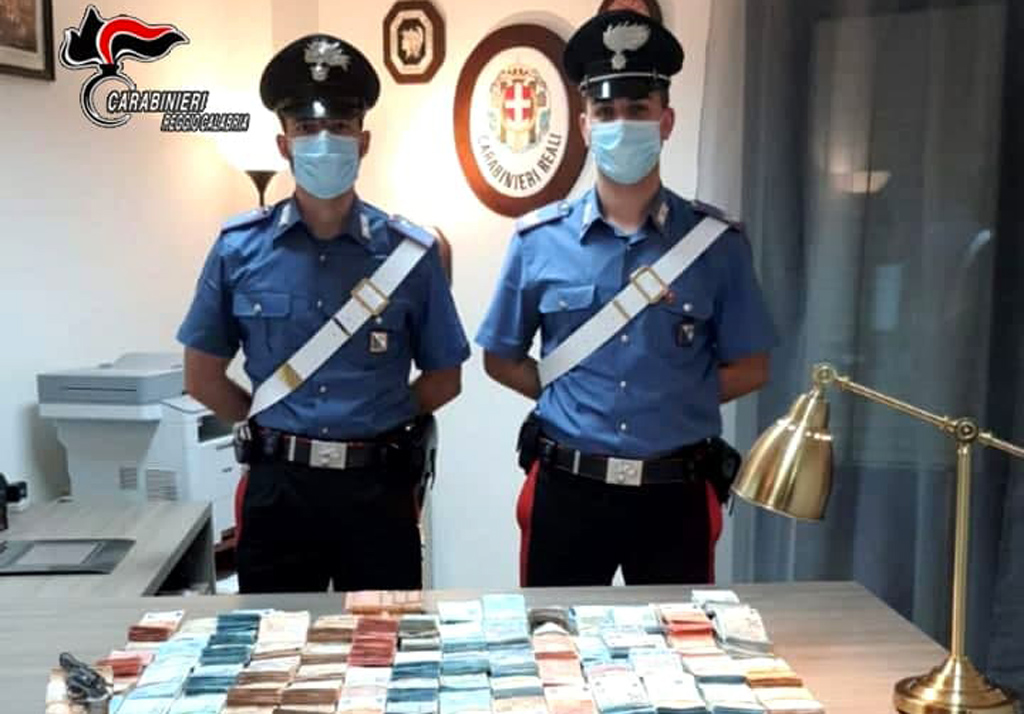 Trovato con pistola clandestina e 198mila euro, arrestato a Rosarno