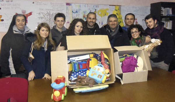 Lamezia: Giovani Rotaract donano giocattoli a Caritas