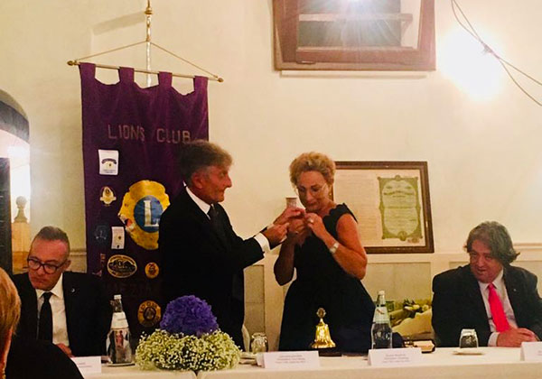 Passaggio della campana al Lions Club Lamezia Host, nuovo presidente Rosina Manfredi 
