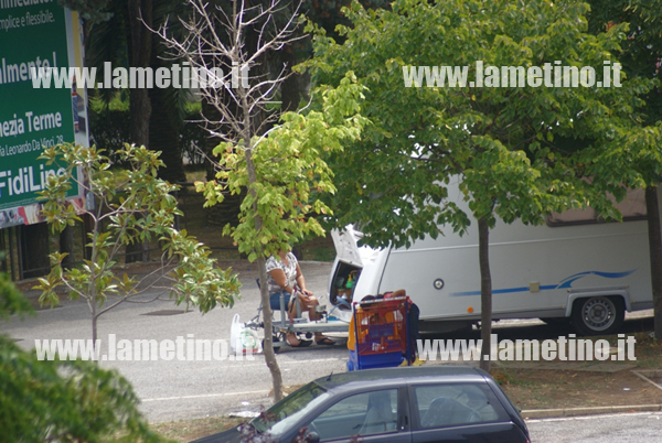 Lamezia: Famiglia “occupa” spazio verde in via Bernadette