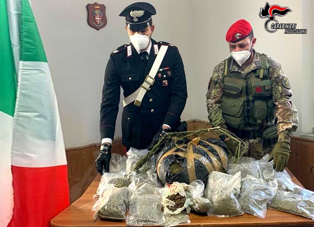 SAN-GIOVANNI-DI-GERACE-RINVENUTI-QUASI-8-KG.-DI-MARIJUANA-E-UNA-DOPPIETTA-CON-MATRICOLA-ABRASA_42139.jpg