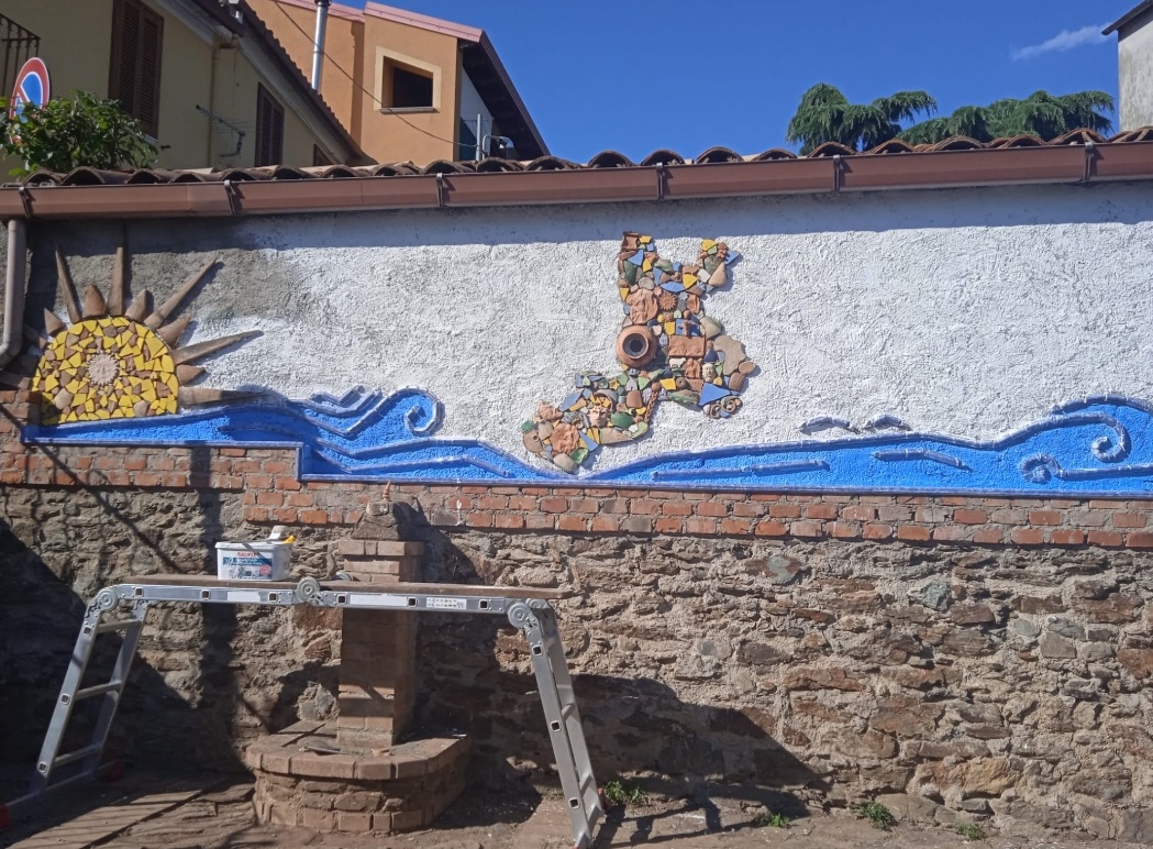 Ad Accaria di Serrastretta un murales riporta in vita la villetta comunale