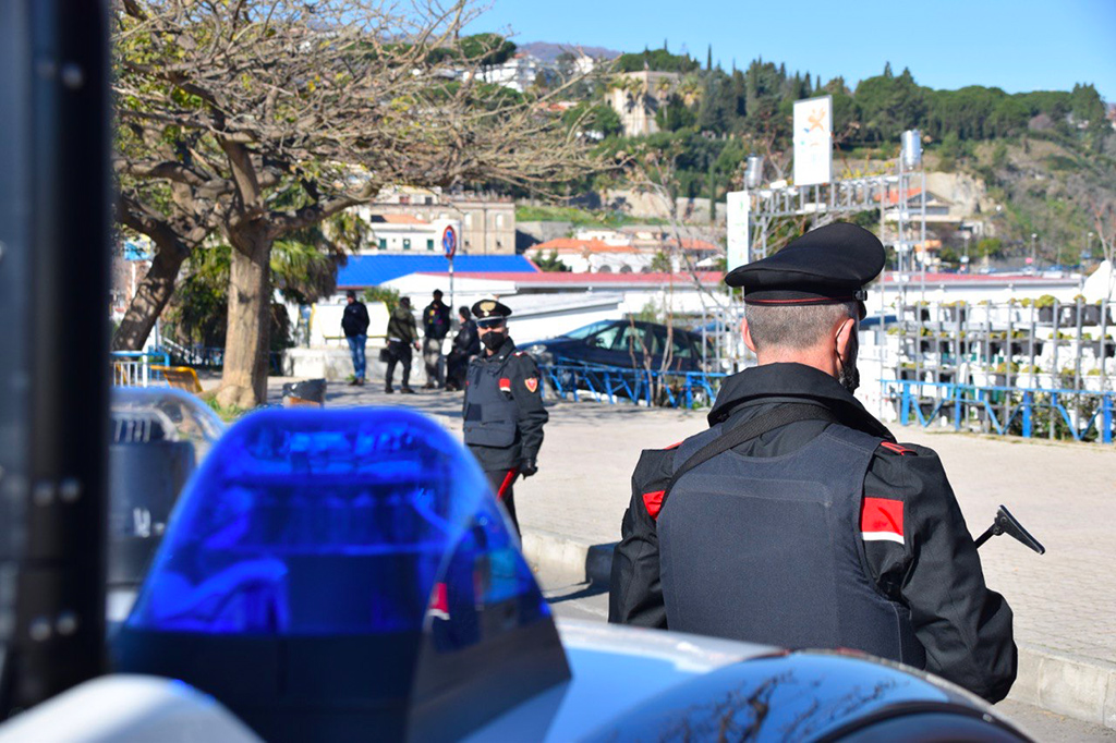 Violenza sessuale e pornografia minorile, oltre 63 le vittime: arrestato medico a Soverato