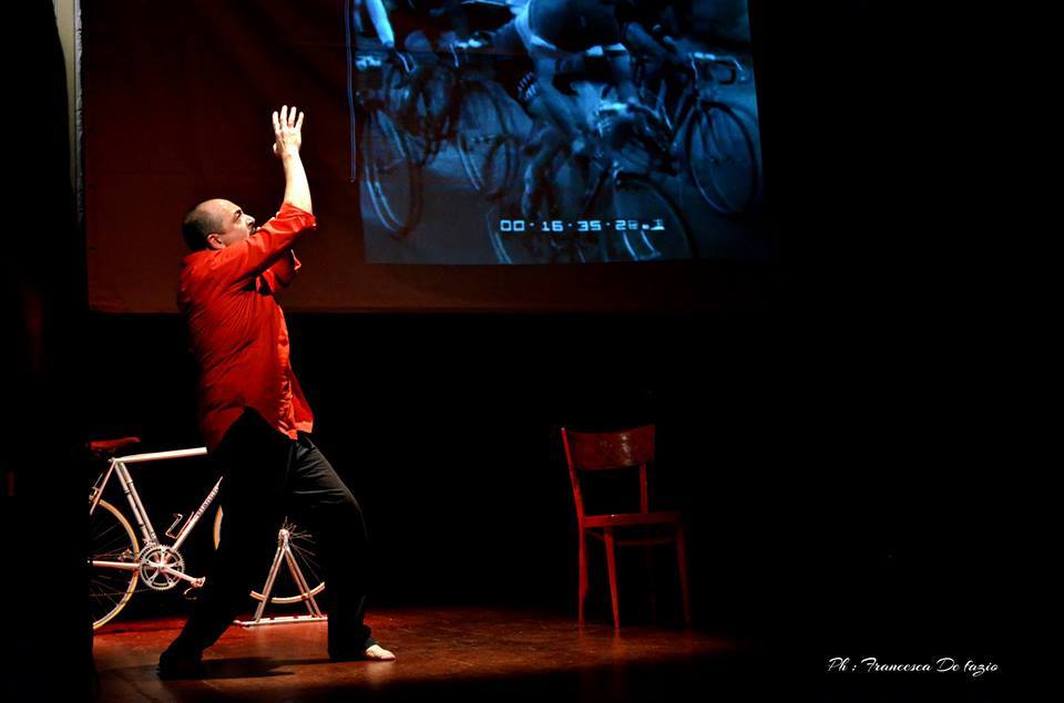 Lamezia: in scena “Spingi e respira”, sul palco ricordati anche gli otto ciclisti