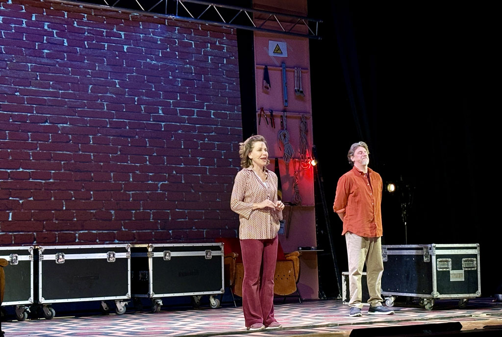AMA Calabria, a Lamezia divertimento e imprevedibilità con Sabina Guzzanti e Giorgio Tirabassi
