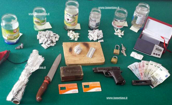 Calabria: minorenne nasconde in casa droga e armi, arrestato