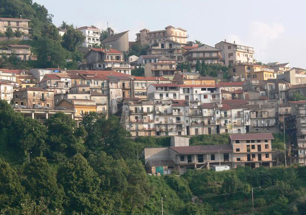 Sindaco San Nicola da Crissa: "Focolaio di casi di covid, 17 positivi all'antigenico"