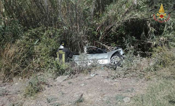 Auto cade in fossato a Placanica, 5 feriti 