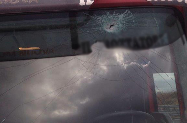 Lamezia: lanciano sassi da cavalcavia e colpiscono camion, denunciati due minori