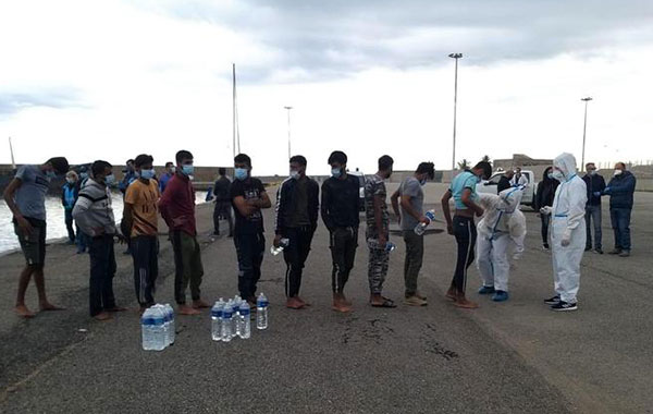 Nuovo sbarco di migranti a Crotone, arrivati in 56 su barca a vela