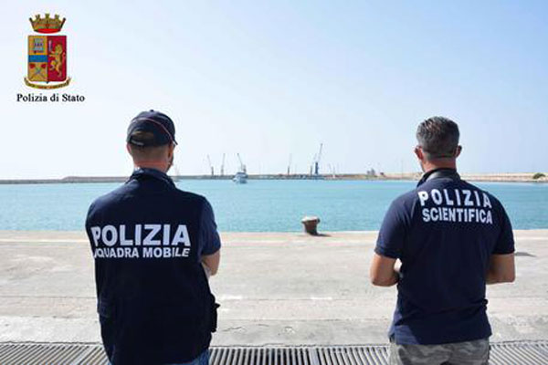 Sbarcati migranti a Crotone, fermati due scafisti